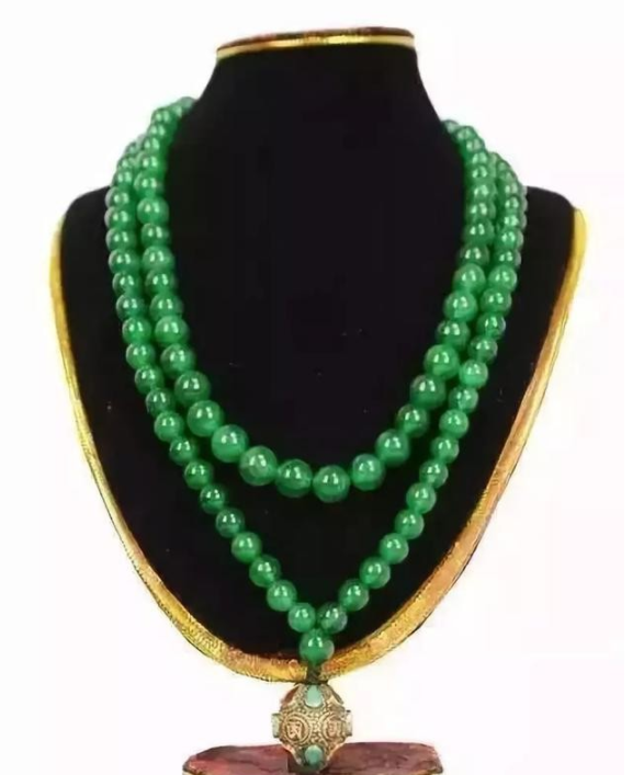 “高质量女性”慈禧珍藏的翡翠朝珠价值1.8亿，却无人问津  第6张