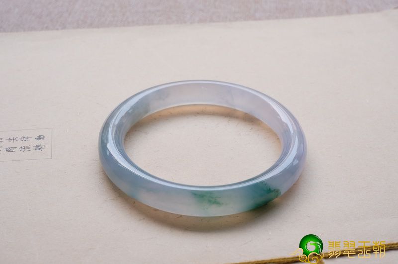 a货翡翠水滴吊坠图片飘花翡翠真假鉴别方法，小白必读篇   第1张