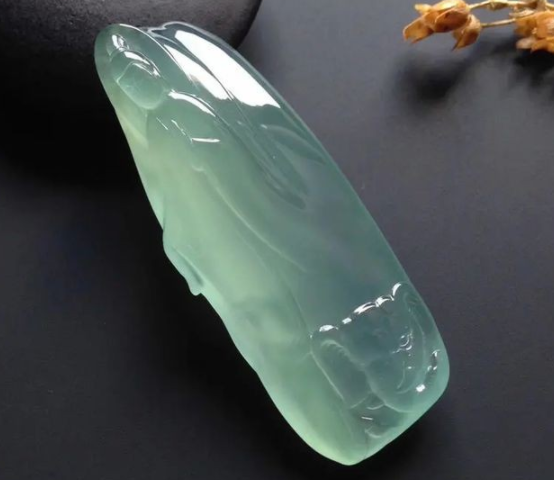 翡翠手镯心镶嵌图片果冻感十足的翡翠，你见过吗？  第4张