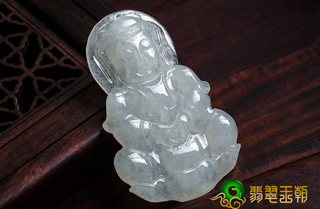 翡翠手镯多重好翡翠知识要点：“偏色一分，差价十倍”的叫法恰当吗？   第4张