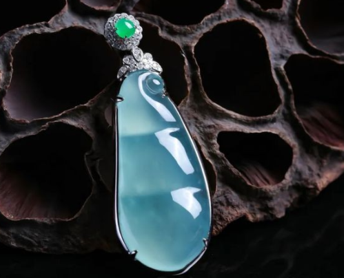 翡翠手镯心镶嵌图片果冻感十足的翡翠，你见过吗？  第3张