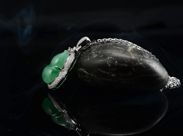 翡翠滴水鉴定后的图片葫芦翡翠吊坠，翡翠葫芦的寓意是什么?   第2张