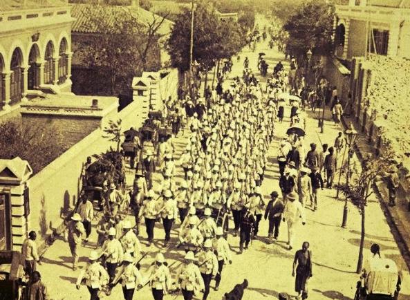 春彩翡翠手镯鉴定失落的珍宝：慈禧珍藏的神奇夜明珠  第3张