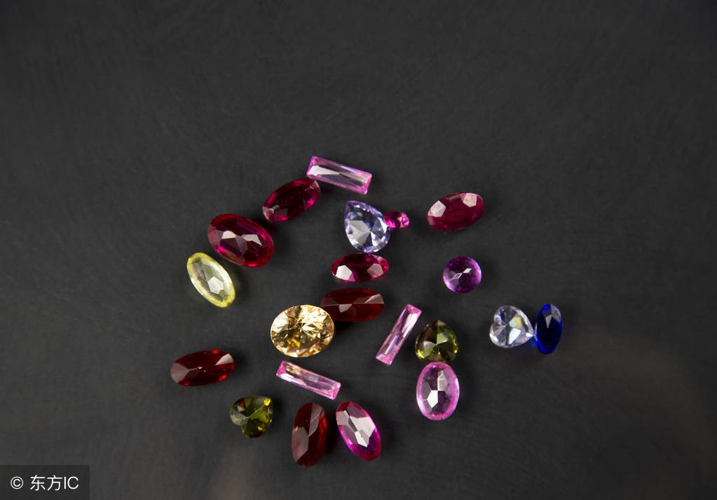 云南旅游翡翠原石宝石中的精灵——红碧玺  第1张