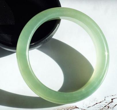 岫岩玉的好坏怎么鉴别？  第4张