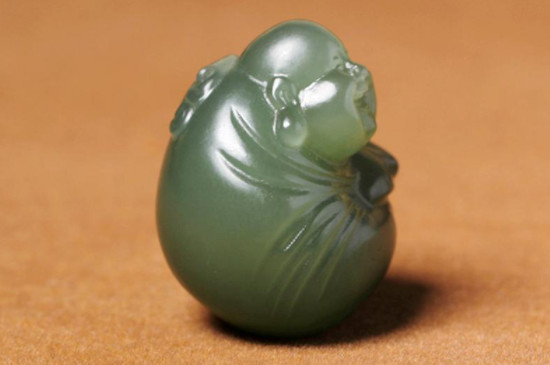 翡翠手镯宽厚标准尺寸女性长期戴佛像的好处   第3张