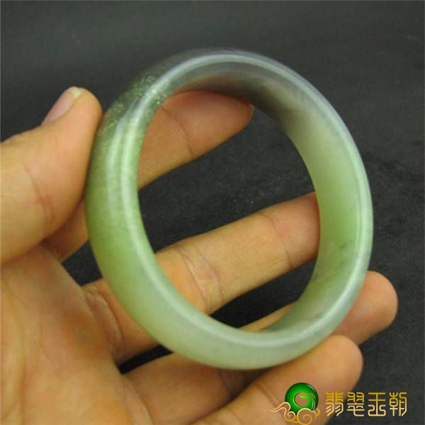 玻璃种紫罗兰翡翠挂件不做攻略大全不买玉 权威专家教你鉴玉经   第1张