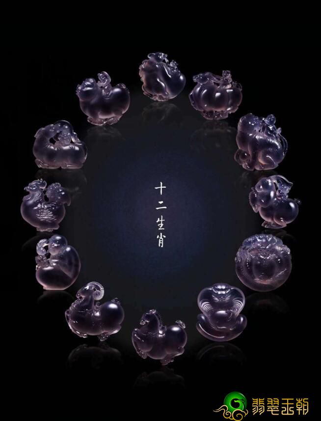 卡地亚款翡翠戒指图片翡翠手工雕刻贵吗？手工雕刻越繁杂翡翠就越有价值吗？   第2张