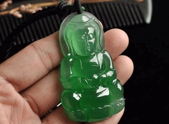 佩戴翡翠霸王貔貅禁忌适合男孩子的翡翠吊坠多吗？这几款值得推荐！   第2张