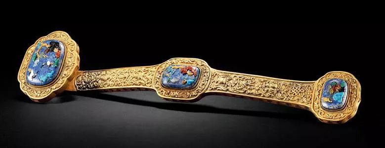 翡翠蝴蝶吊坠镶嵌石中新贵青金石，为什么让那么多人爱不释手  第3张