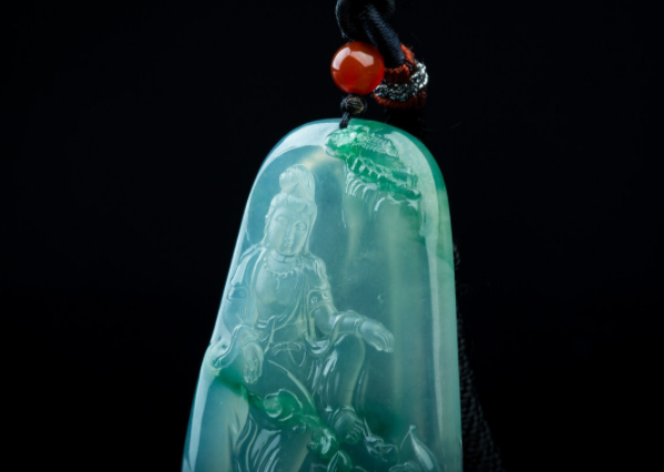 因为翡翠背后的调水，购买价高了十倍，现在知道还不晚  第2张