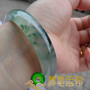 翡翠的飘花是什么，为什么带飘花的翡翠价格贵   第3张