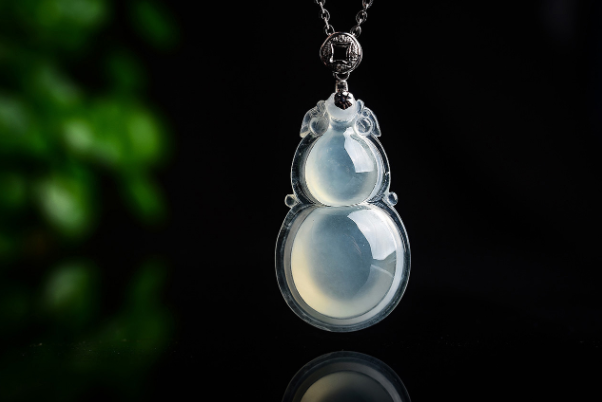 有些翡翠看着种水都挺好的，才三四百，会不会是假的？  第3张