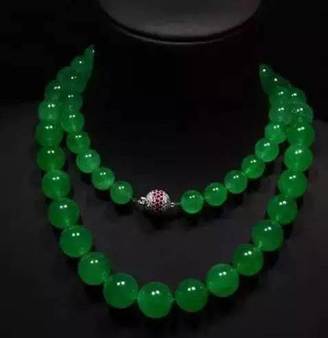 平安扣翡翠挂件翡翠市场95%的翡翠产自缅甸，那么，剩下的5%产自哪里呢？  第1张