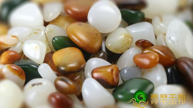 全翡翠戒指图片当场实验，一个微波炉加热就可以造出来假沁色！   第2张