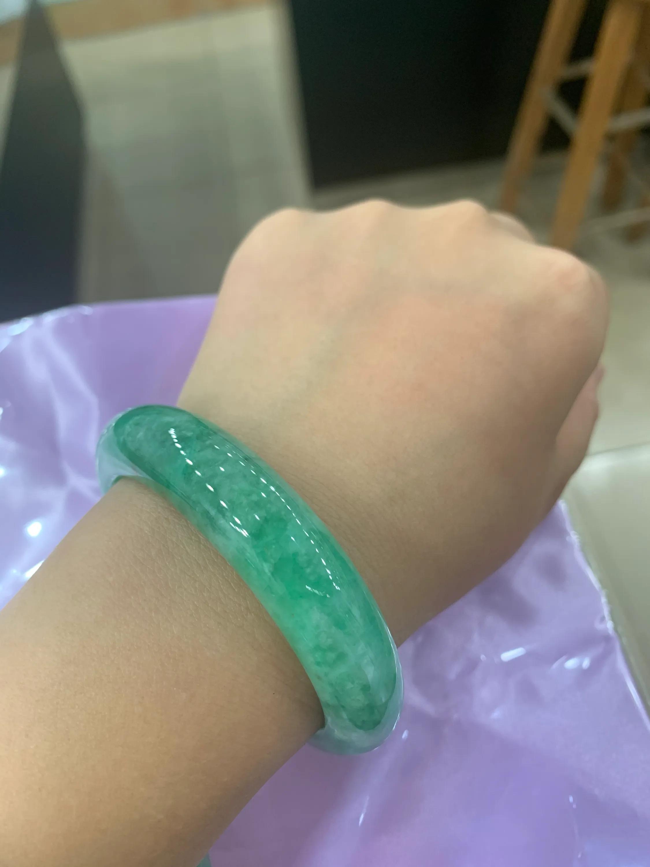 翡翠手镯能增值吗看看普通老百姓能接受的翡翠手镯  第9张
