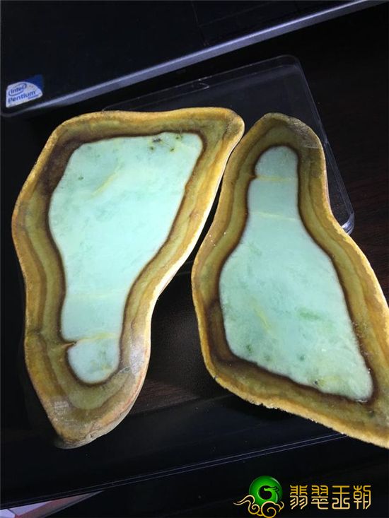 翡翠手镯圆条玉镯女谈一谈翡翠雾色的运用   第5张