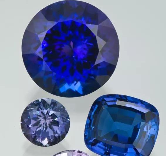 翡翠手镯的宽厚彩色宝石的历史文化之坦桑石  第1张