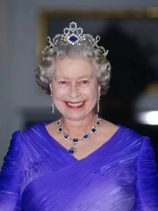 英国王室代代相传的蓝宝石  第10张