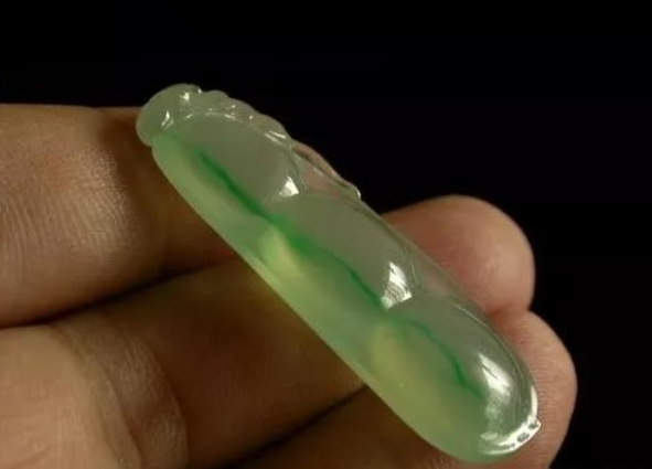 翡翠有这种“金丝”更值钱！快看看你的翡翠有吗？  第2张