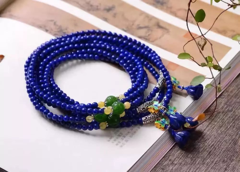 翡翠蝴蝶吊坠镶嵌石中新贵青金石，为什么让那么多人爱不释手  第9张