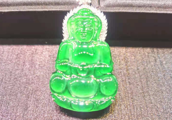 同样是翡翠，价格差距怎么就有这么大？  第2张