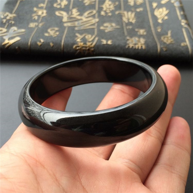 什么是翡翠a货冰糯种翡翠手镯颜色大介绍！翠友们快点起来查看！(图文)   第3张