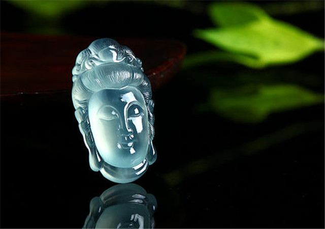 翡翠原石开石视频冰种翡翠和高冰种翡翠的区别在哪里？答案竟然是这样！   第3张