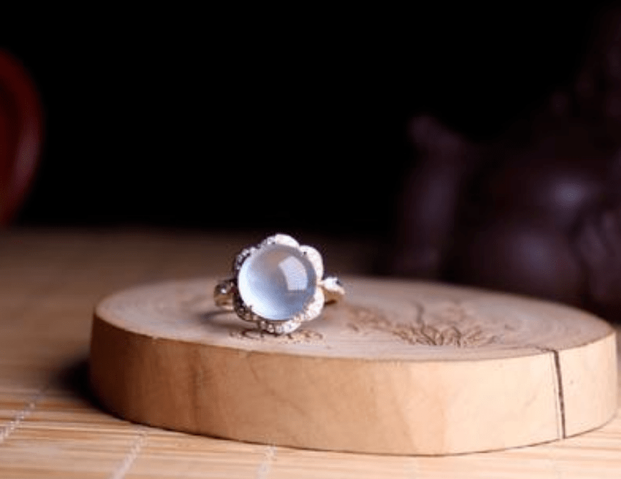 中国翡翠第一城翡翠价格怎么看？只考虑原料和雕工，你的估价永远有偏差  第9张