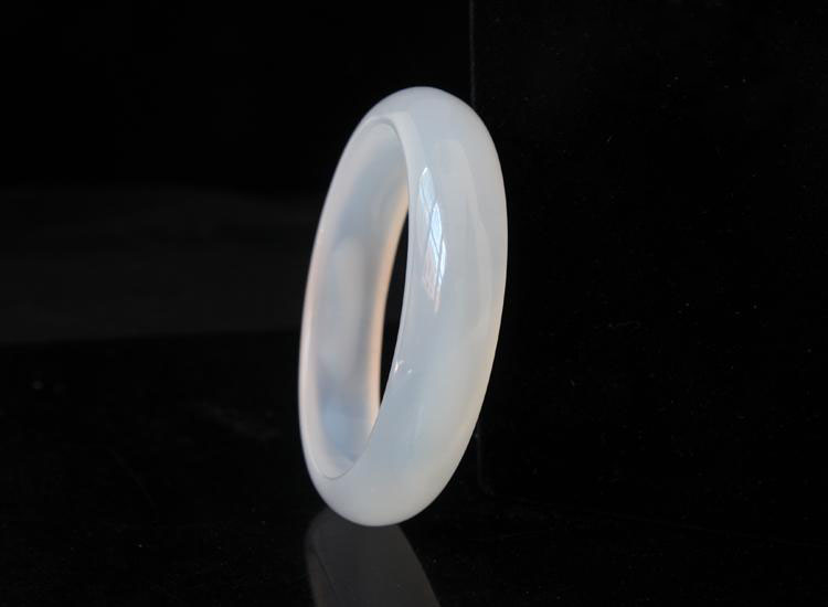 有鉴定证书的翡翠确定真吗白玛瑙的功效与作用  第3张