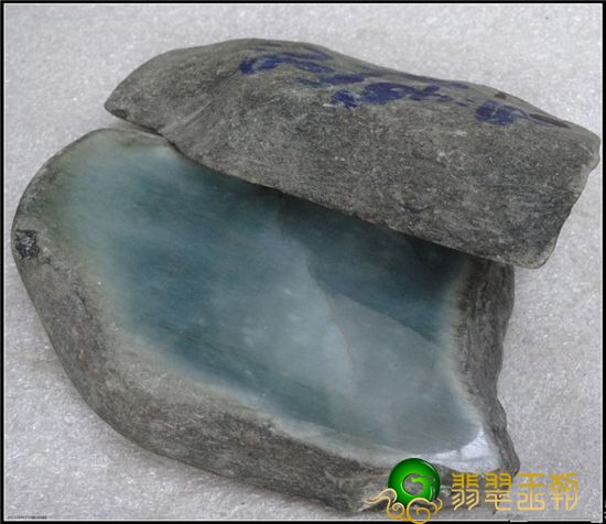 蒙头料翡翠原石4 种根据皮壳分辨翡翠翡翠赌石“种老”和“种嫩”的方式   第3张