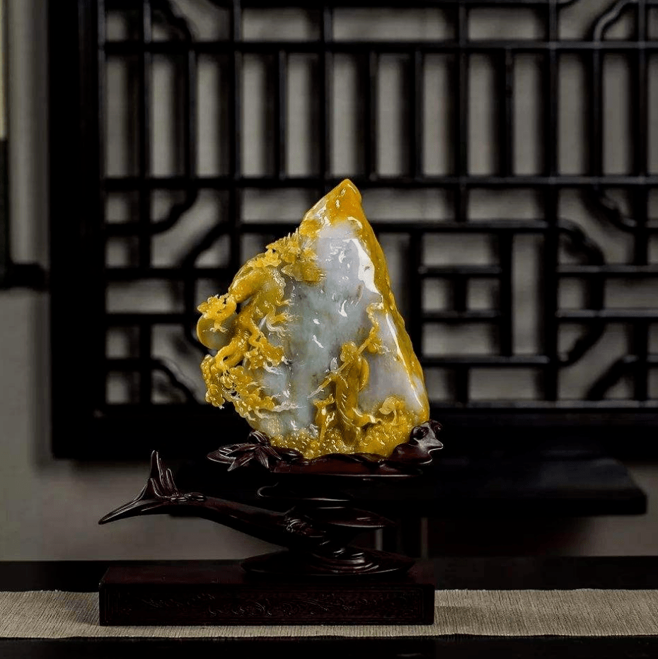 中国翡翠第一城翡翠价格怎么看？只考虑原料和雕工，你的估价永远有偏差  第11张