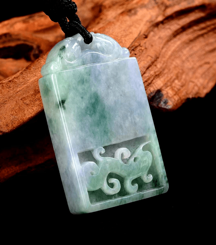 中国翡翠第一城翡翠价格怎么看？只考虑原料和雕工，你的估价永远有偏差  第8张