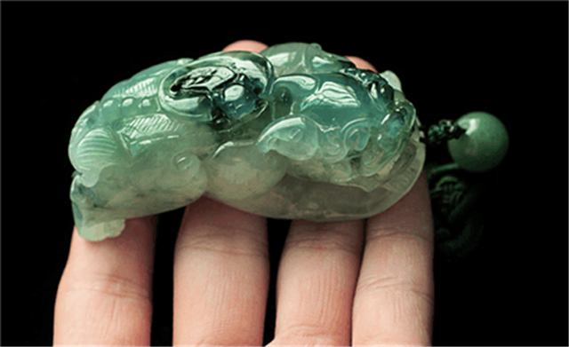 做摆件的翡翠原石翡翠貔貅摆件讲究很多？看完你就都了解了！(图文)   第3张