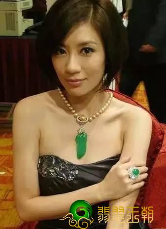 翡翠手镯买大点好翡翠福瓜寓意好，贾静雯刘晓庆都爱它！   第3张