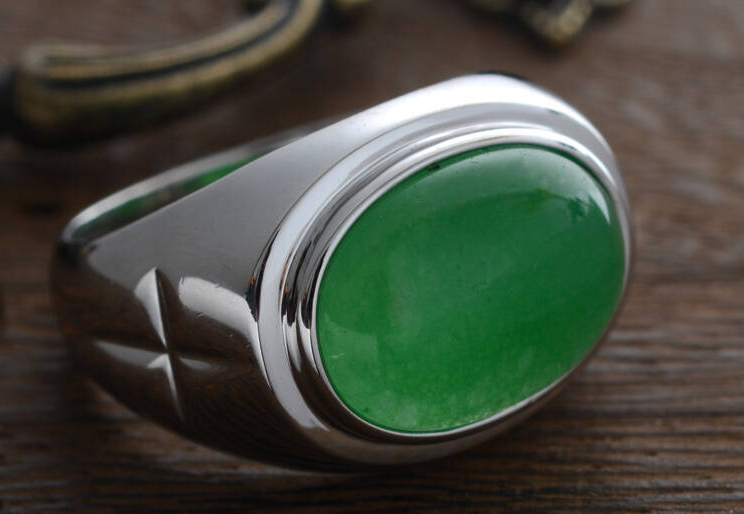 翡翠木那玻璃种毛料见识一下翡翠的四大天王，无人不为它们倾倒！   第1张