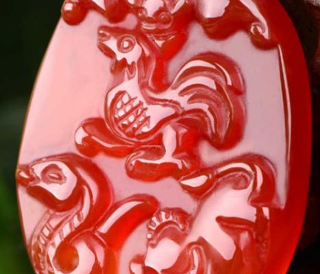 怎么辨别翡翠手镯红色玛瑙有哪些？红色玛瑙就是南红玛瑙吗？  第2张