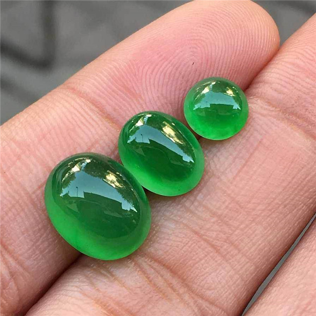 缅甸天然翡翠原石明料帝王绿翡翠价格高吗？它可是翡翠中的王者！(图文)   第1张