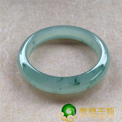 银项链带吊坠翡翠玉镯长期不保养迟早要报废 其保养应该注意的几点   第3张