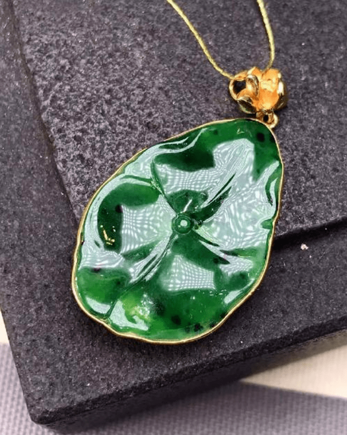 中国翡翠第一城翡翠价格怎么看？只考虑原料和雕工，你的估价永远有偏差  第6张