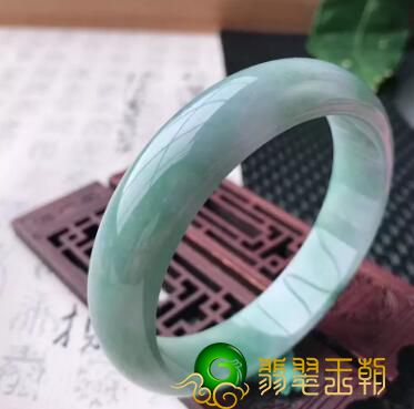 重色紫罗兰翡翠的价格5000块的翡翠镯子翡翠的种归类详解   第4张