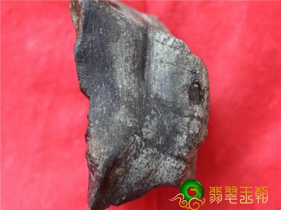 蒙头料翡翠原石4 种根据皮壳分辨翡翠翡翠赌石“种老”和“种嫩”的方式   第7张