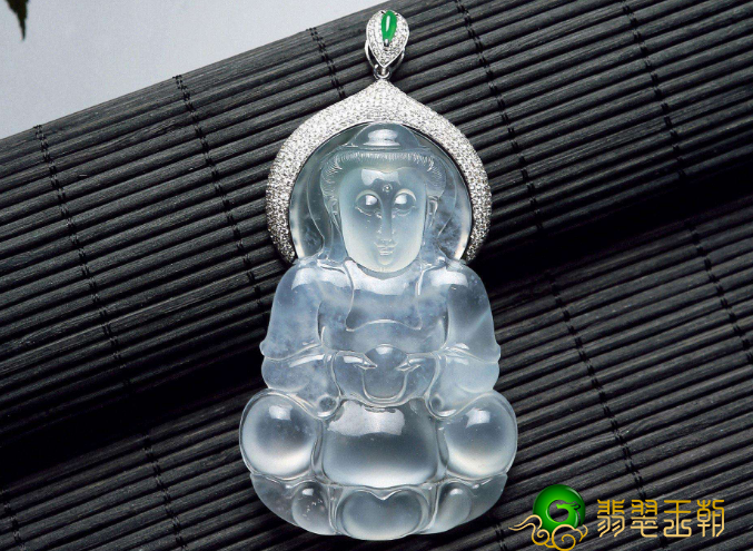 翡翠挂坠鉴定视频翡翠玉观音的价格贵不贵？如何挑选翡翠玉观音吊坠？   第2张