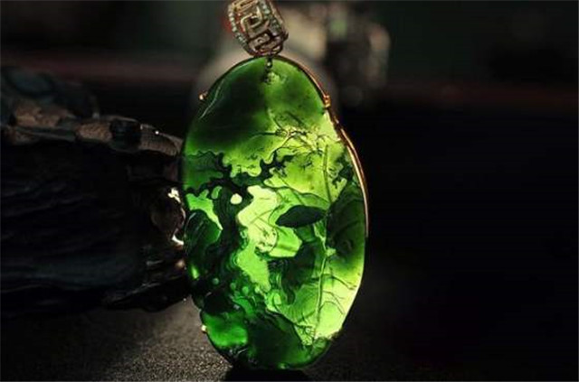 冰种翡翠怎么样墨翠的价格高吗？讲一讲墨翠的特点！(图文)   第2张