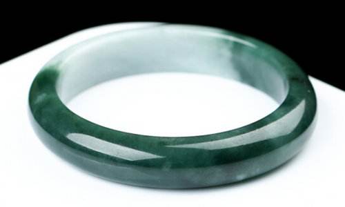 翡翠手镯价格区间认识一下市面上常见的“油青种翡翠”，你了解吗？   第2张