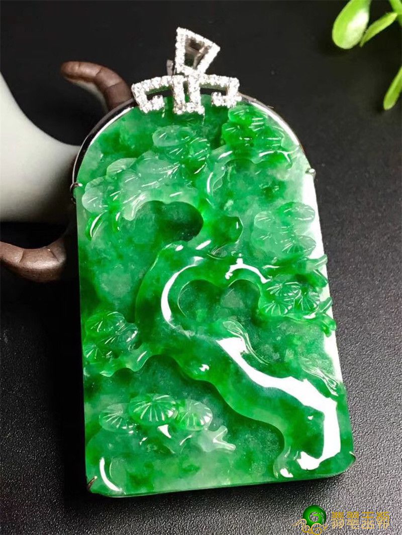 如何购买和田玉项链女人为什么要戴翡翠玉佛，这五大好处你一定要知道   第3张
