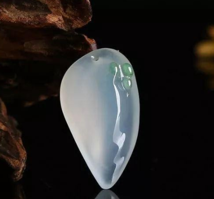 翡翠手镯心镶嵌图片果冻感十足的翡翠，你见过吗？  第1张