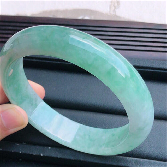 如何鉴别翡翠真伪翡翠圆镯和扁镯你选择哪个？讲一讲翡翠手镯的选购技巧！(图文)   第3张