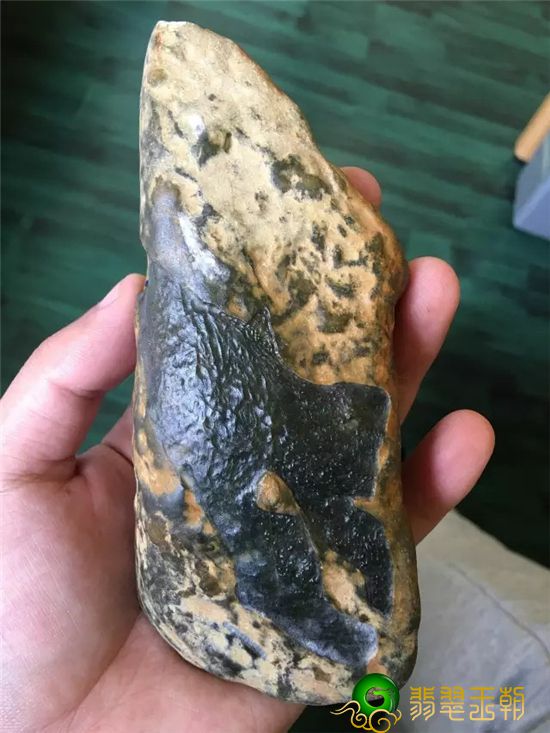 翡翠手镯裂怎样用灯光效果来分辨翡翠翡翠原石雾色的浓淡   第6张