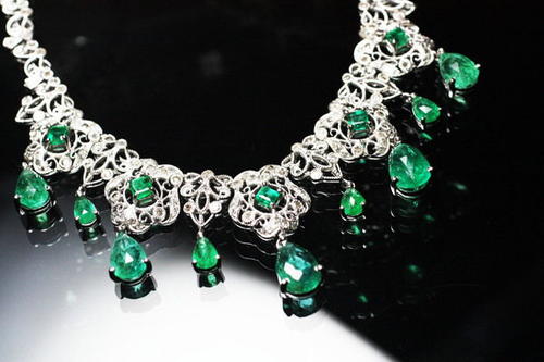 翡翠手镯有棉好不好“绿宝石之王”祖母绿身价之谜  第2张